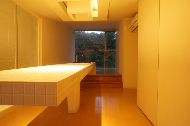 目黒リゾート302キッチンと部屋｜SOHO東京