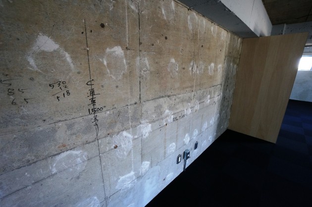 メゾン青山501号室コンクリートむき出しの壁｜SOHO東京