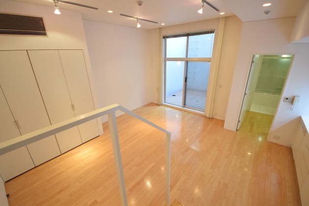 soho-kitaaoyama-106-room01