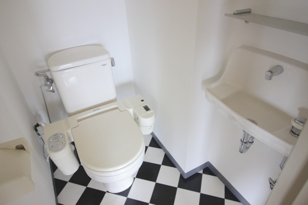 Barbizon12-toilet-01-sohotokyo