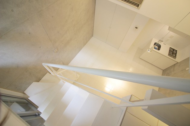 Modelia_Brut_Toritsudai-stairs1-sohotokyo