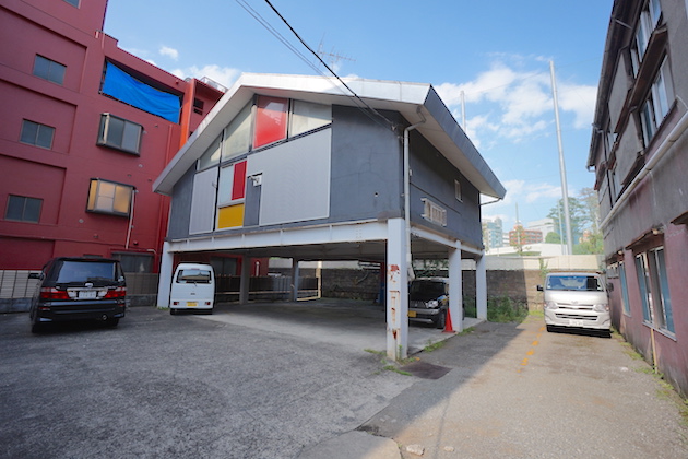 shinjuku-4chome-building-facade-2