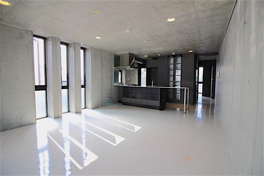 exelage_jingumae-501-livingroom-05-sohotokyo-900x600