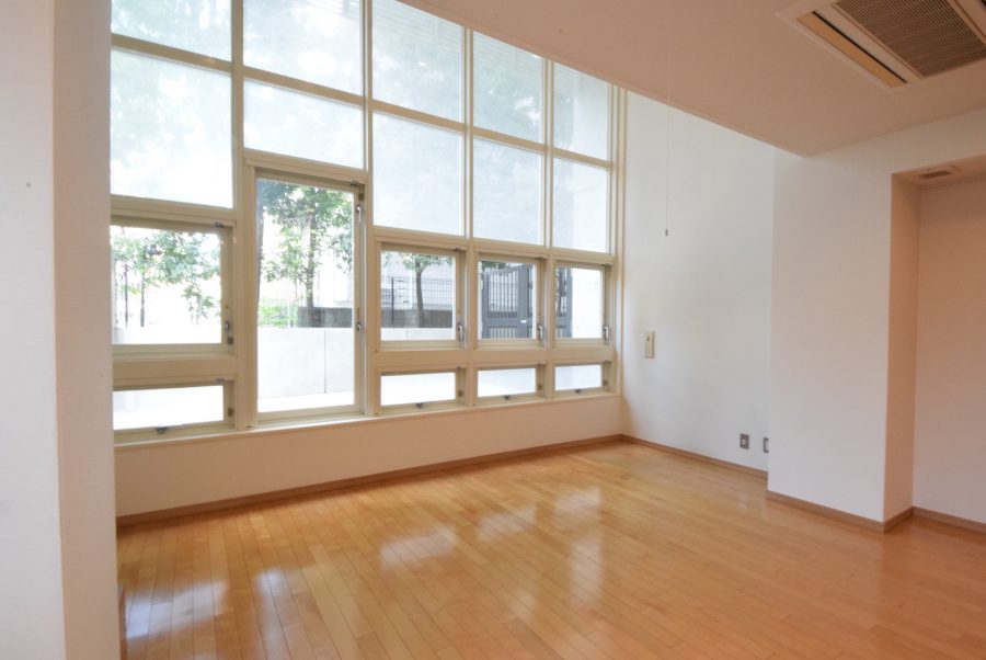 grandmeson_jingumae-103-livingroom-01-sohotokyo