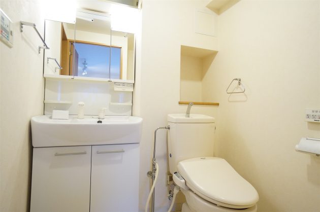 minamiaoyama_residence-402-bathroom-01-sohotokyo
