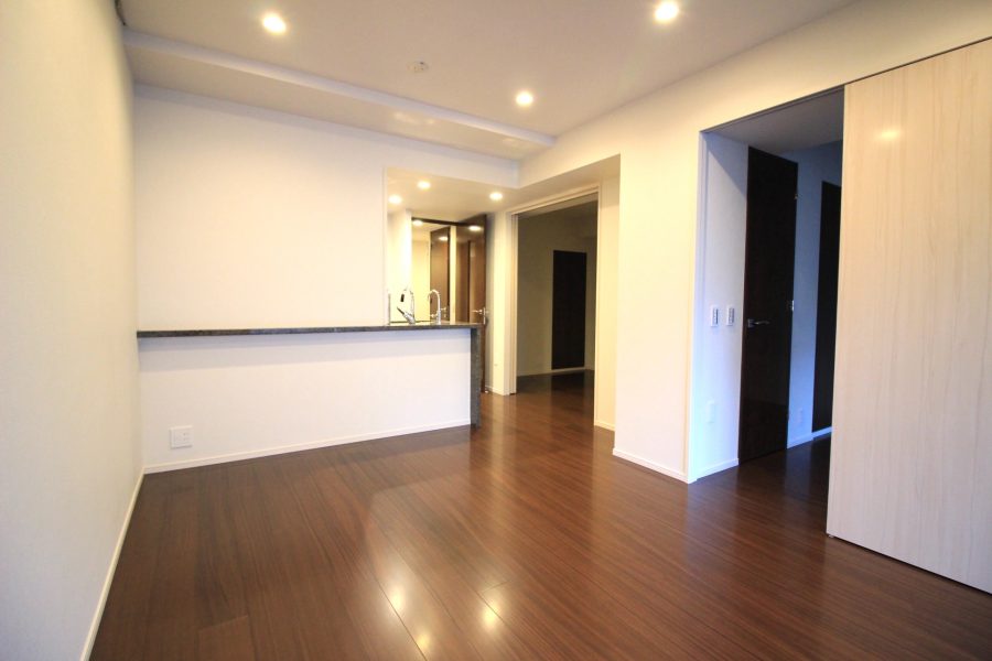 proud_nihonbashimitsukoshimae-807-livingroom-01-sohotokyo