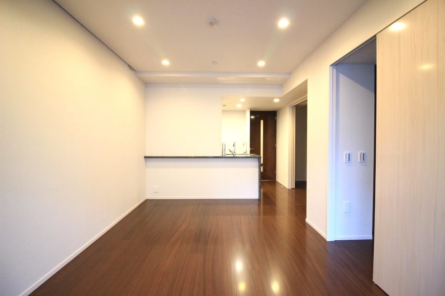 proud_nihonbashimitsukoshimae-807-livingroom-04-sohotokyo