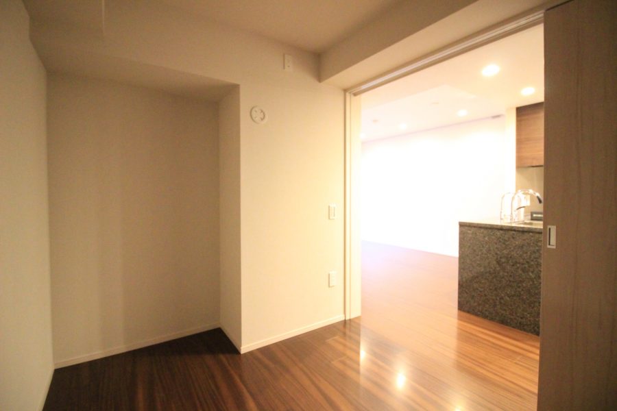 proud_nihonbashimitsukoshimae-807-room-01-sohotokyo