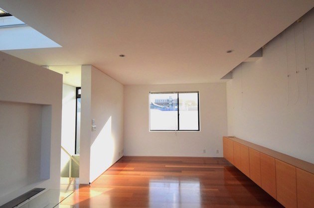 【募集終了】代々木上原、丘の上に立つ白い戸建デザイナーズ