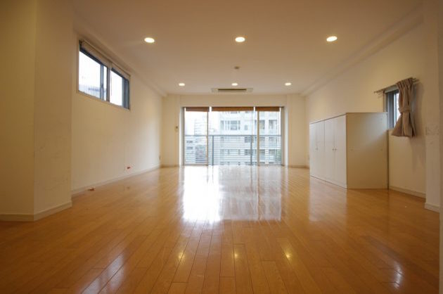 【募集終了】代々木公園1分、変幻自在なシンプルワンルームSOHO