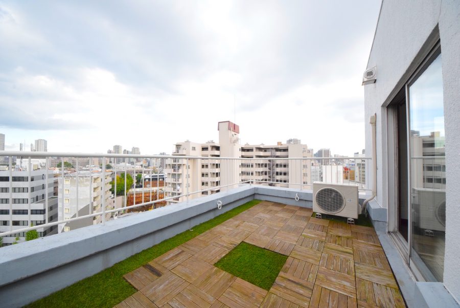 megurohighhome-1401-balcony-01-sohotokyo