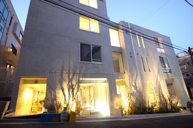 courtmadelia_akasaka895-facade-04-sohototyo