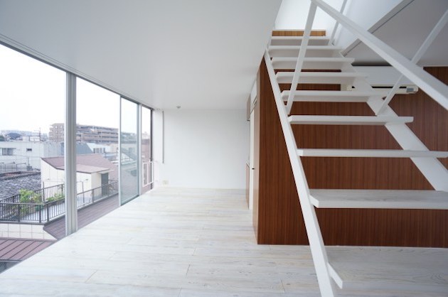 【募集終了】中野のSOHO、ルーフバルコニーと回廊式の室内空間