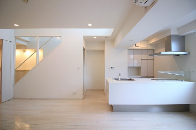 【募集終了】六本木。透き通るメゾネットSOHO。