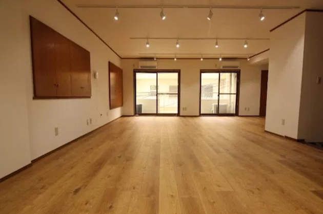 【募集終了】六本木徒歩1分。ウッド感漂うヴィンテージオフィス。