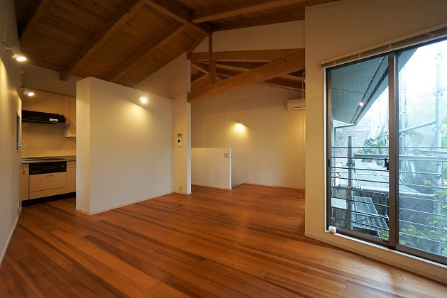 【募集終了】目白、木材の暖かみを感じるメゾネットSOHO