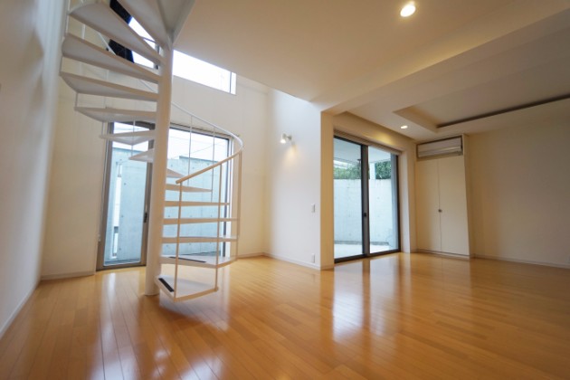 【募集終了】学芸大学、開放感味わう螺旋階段のメゾネット