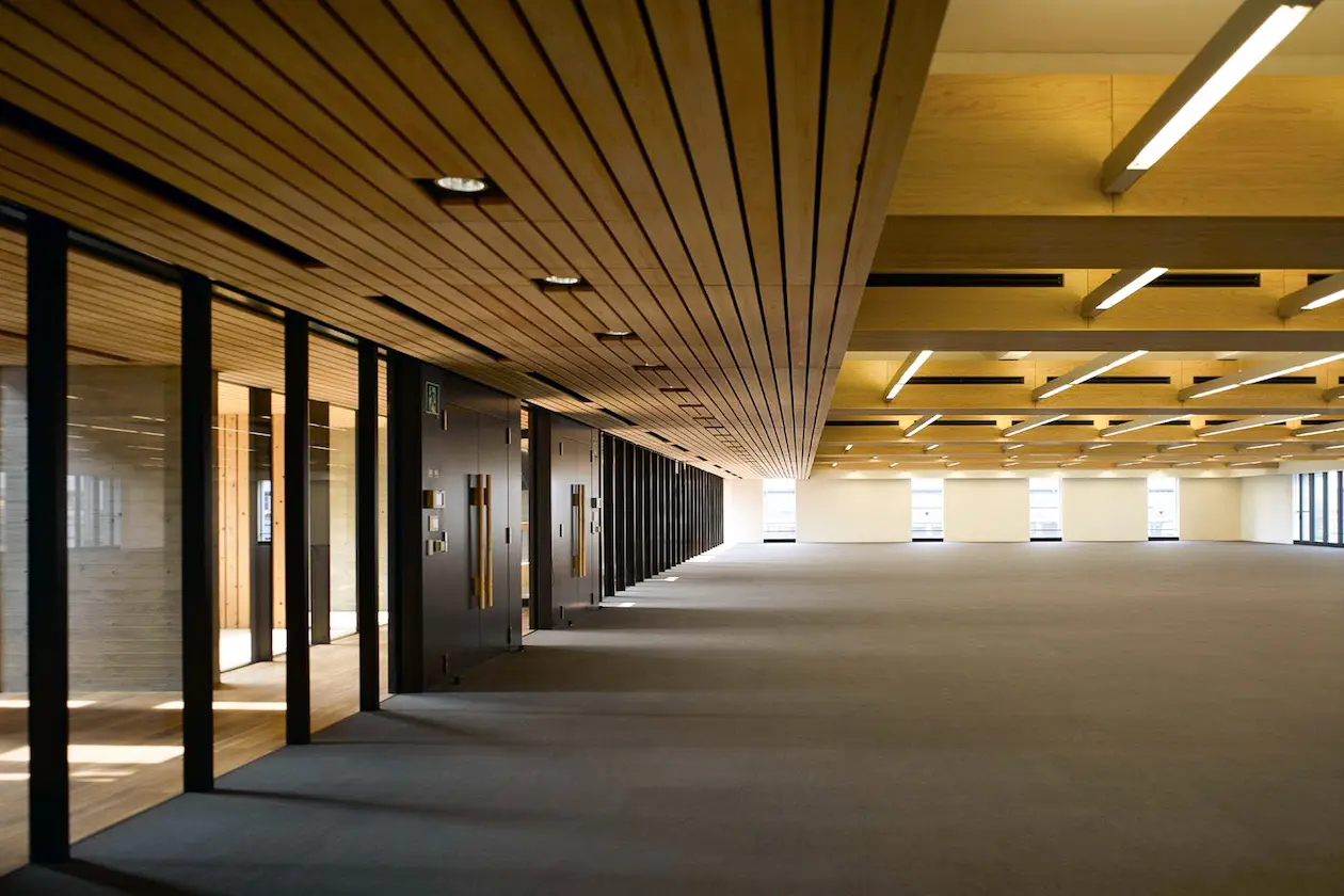 新木場3分、木に囲まれた唯一無二のモダンオフィス 室内