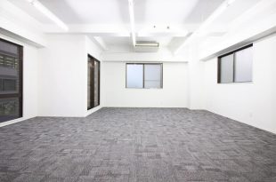 浜松町、アクセス良好・3面採光のリノベオフィス<br>[港区/26万/41㎡]