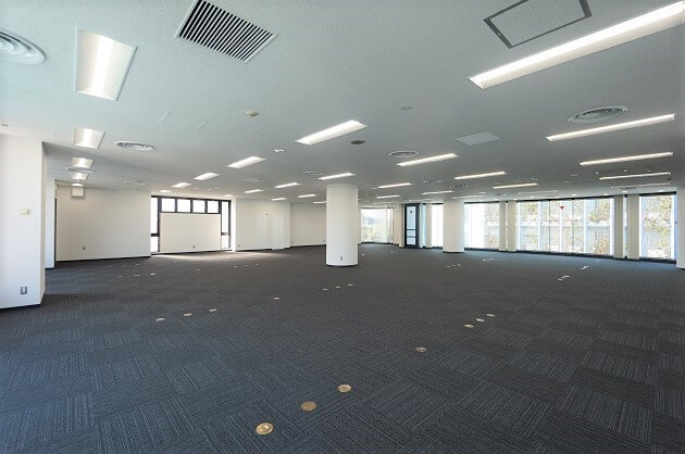 【募集終了】神宮前、ガラス窓×天高で開放的な110坪大規模オフィス。