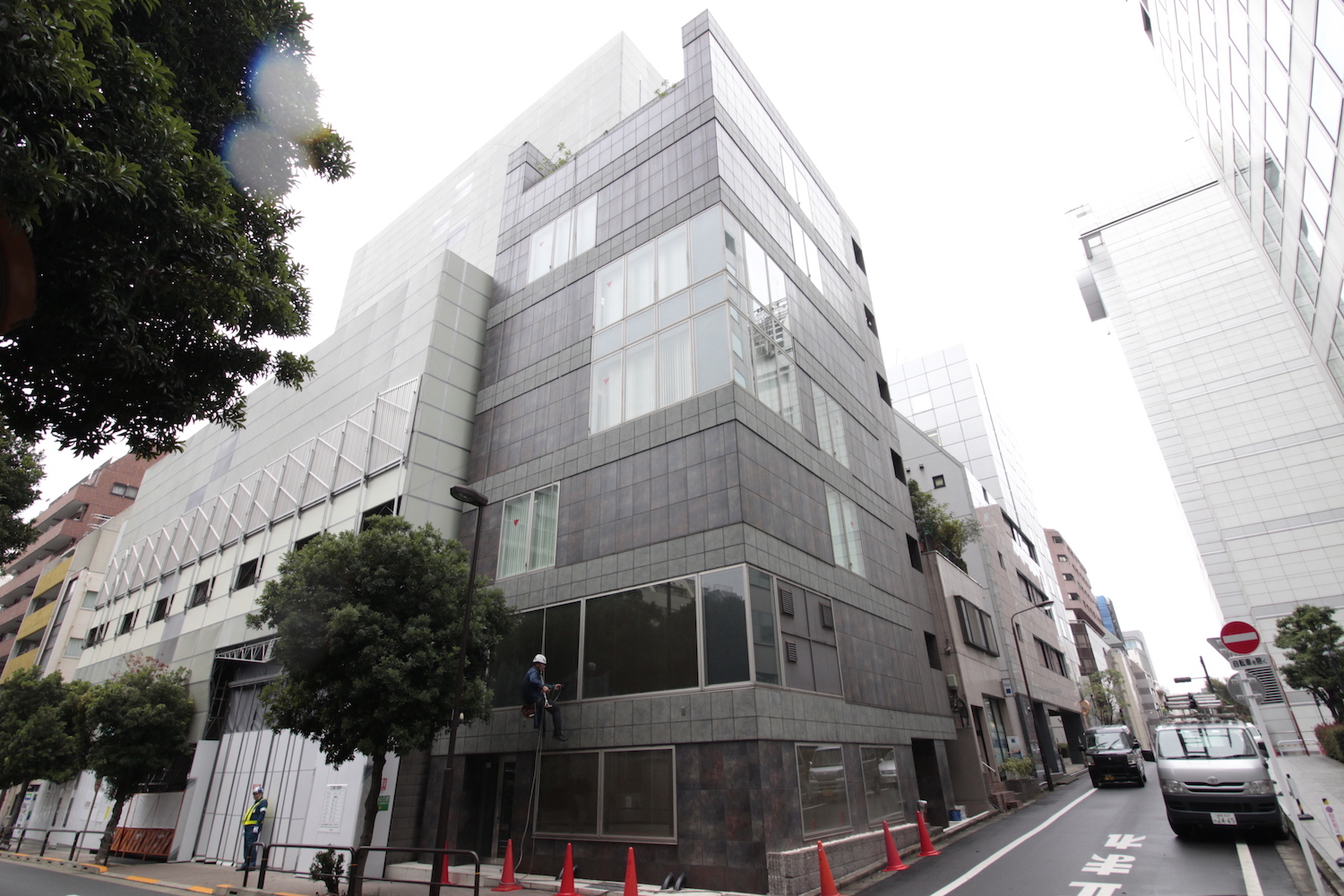 【募集終了】千代田区麹町、洗練された外観の会議室付オフィス。