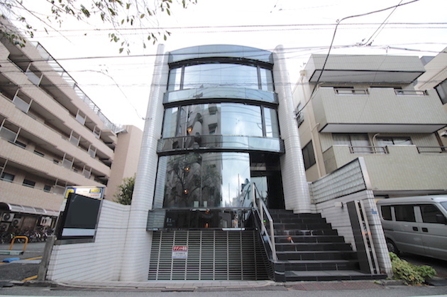 【募集終了】蒲田。ガラスのファサードが印象的な、駐車場付き300平米越え一棟ビル。