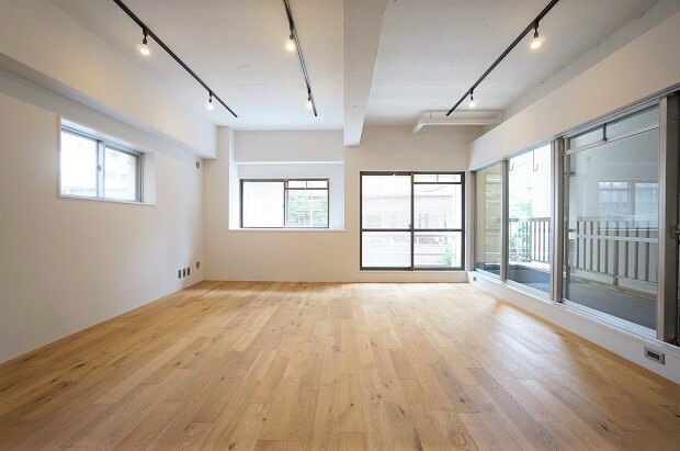 【募集終了】麹町、無垢材の暖かみを感じるメゾネットリノベ空間