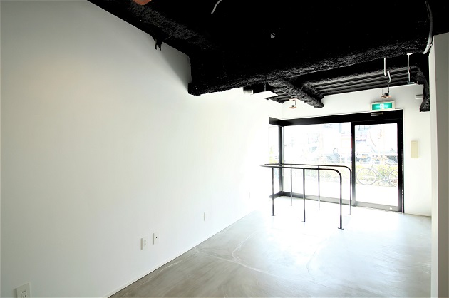 【募集終了】稲荷町4分。アトリエ・ギャラリーに最適、モノトーンメゾネット。