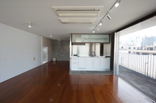 【募集終了】南青山。ルーフバルコニー付最上階デザイナーズ