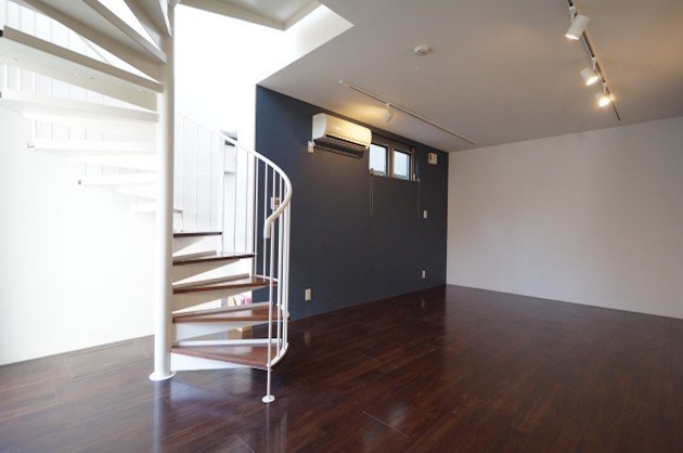 【募集終了】赤坂。螺旋階段のあるメゾネットSOHO。