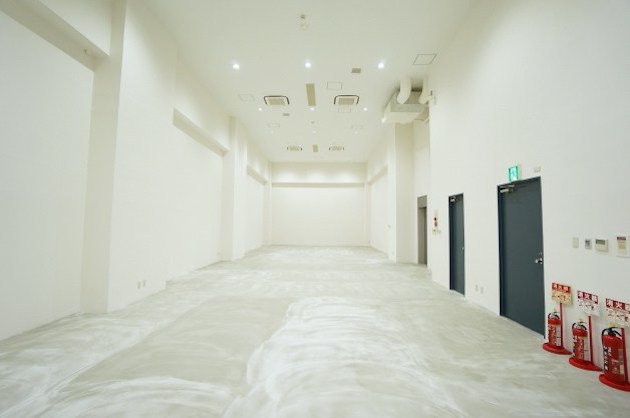 【募集終了】築地、地下に眠る天高5.6mのシンプルオフィス