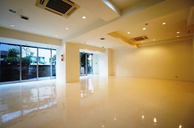 【募集終了】表参道、純白のインテリアと専用エントランスの路面区画