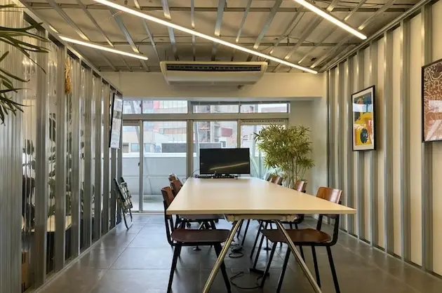 明治神宮前、美しいデザインの居抜きオフィスで働く<br>[渋谷区/77万/100㎡]　