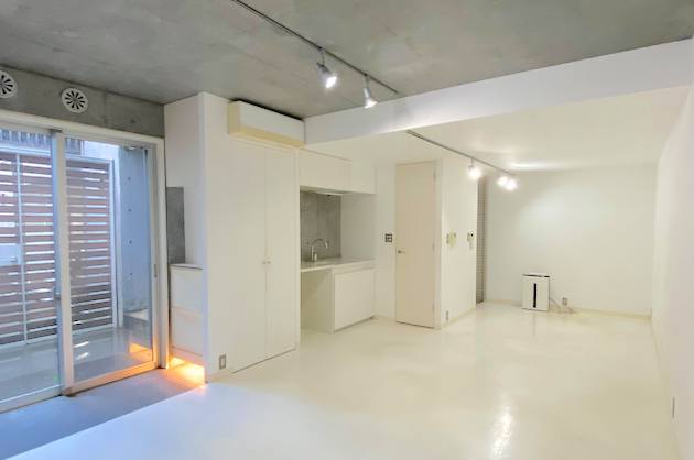 【募集終了】北参道、モノトーンで仕上がる地下オフィス