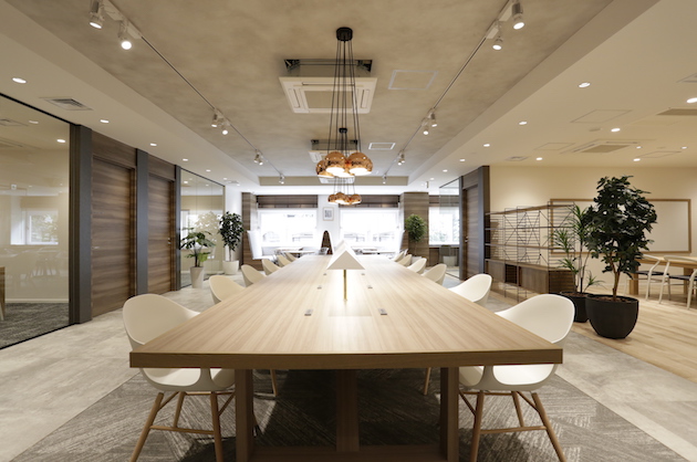 【募集終了】新宿御苑。天高6m。什器付きクリエイティブ空間。