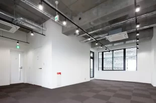 外苑前、天高3.3m、ミニマルなデザイナーズオフィス<br>[港区/56万/60㎡]