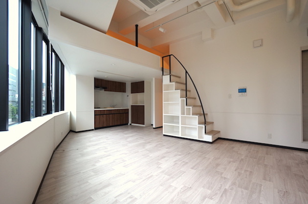 【募集終了】神田1分。天井高3.4m、ロフト付ワンルームSOHO