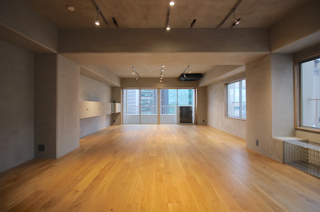 【募集終了】外苑前2分、モルタル×ウッド仕上げのリノベ空間