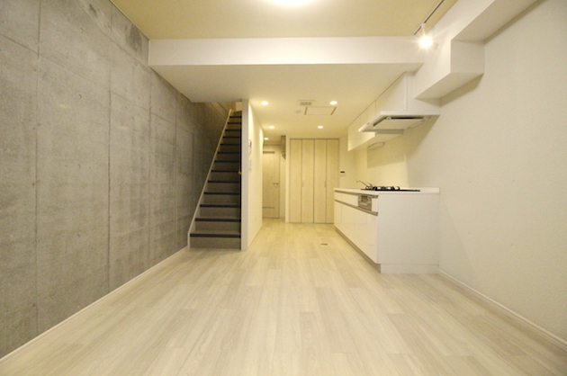 【募集終了】白金、コンクリートと木が融合するメゾネット