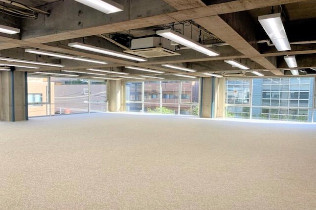 【募集終了】六本木、三面ガラスウォールのリノベオフィス