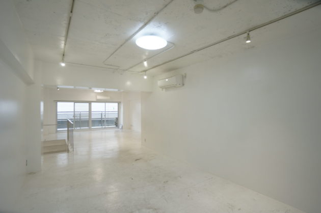 【募集終了】南麻布。ホワイト×無垢フローリングのメゾネット。