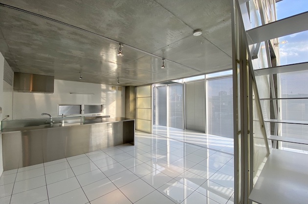 【募集終了】西麻布、白を基調にしたデザイナーズ一棟ビル