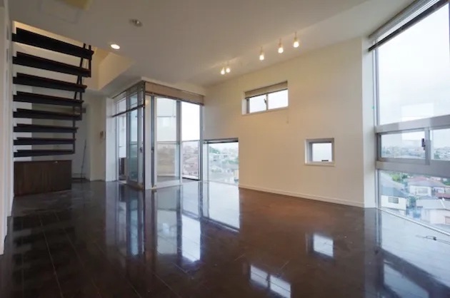 【募集終了】自由が丘7分、贅沢な光が差す高層メゾネットSOHO