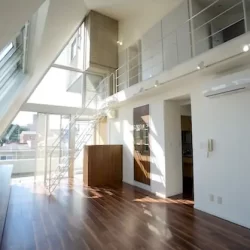 幡ヶ谷、空間構成が個性的なペントハウスSOHO<p>[渋谷区/46万/94㎡]