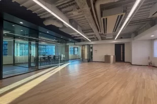 神田駅4分、ガラス会議室のデザインリノベ<br>[千代田区/89万/102㎡]