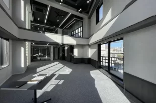 恵比寿、吹き抜けが開放的なデザインセットアップ<br>[渋谷区/172万/135㎡]