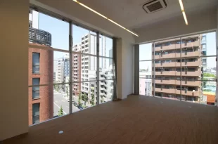 恵比寿、駒沢通り沿い天高4.3mの開放的オフィス<p>[渋谷区/54万/53㎡]