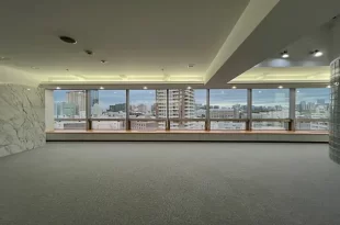 飯田橋、シティビューを楽しむ大型メゾネットSOHO<p>[千代田区/82万/217㎡]