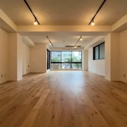 稲荷町、無垢の温もり感じるリノベオフィス<br>[台東区/25万/42㎡]