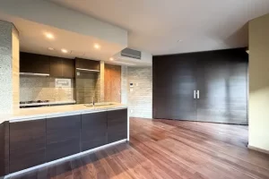 牛込神楽坂、屋上ルーバル付、上質素材の贅沢空間<br>[新宿区/61万/81㎡]